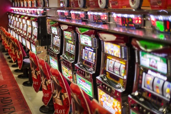 Smartphone displaying suhubet login live roulette table with betting slip and chat panel